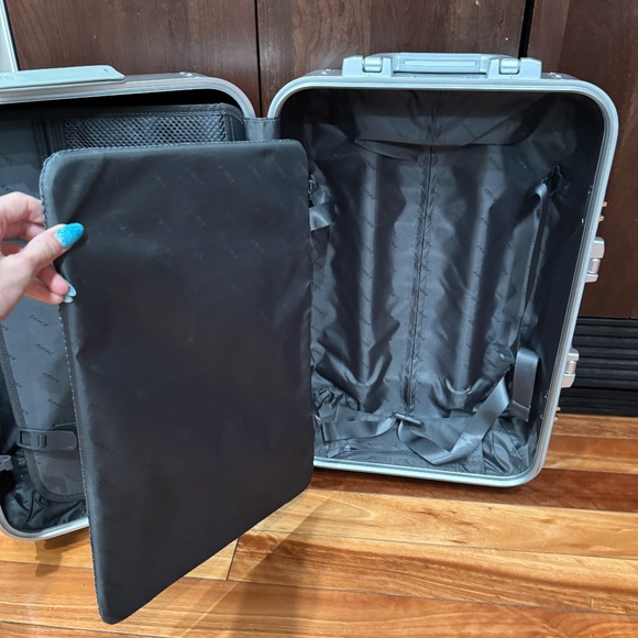 Silver Away Suitcase - The Carry-On: Aluminum Edition - Picture 9 of 11